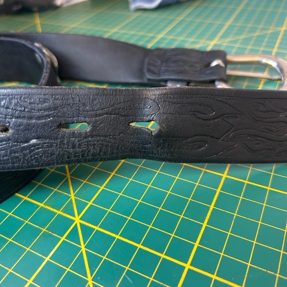 Rare Vintage Harley Davidson silver engine studded flame embossed leather belt - Picture 13 of 15